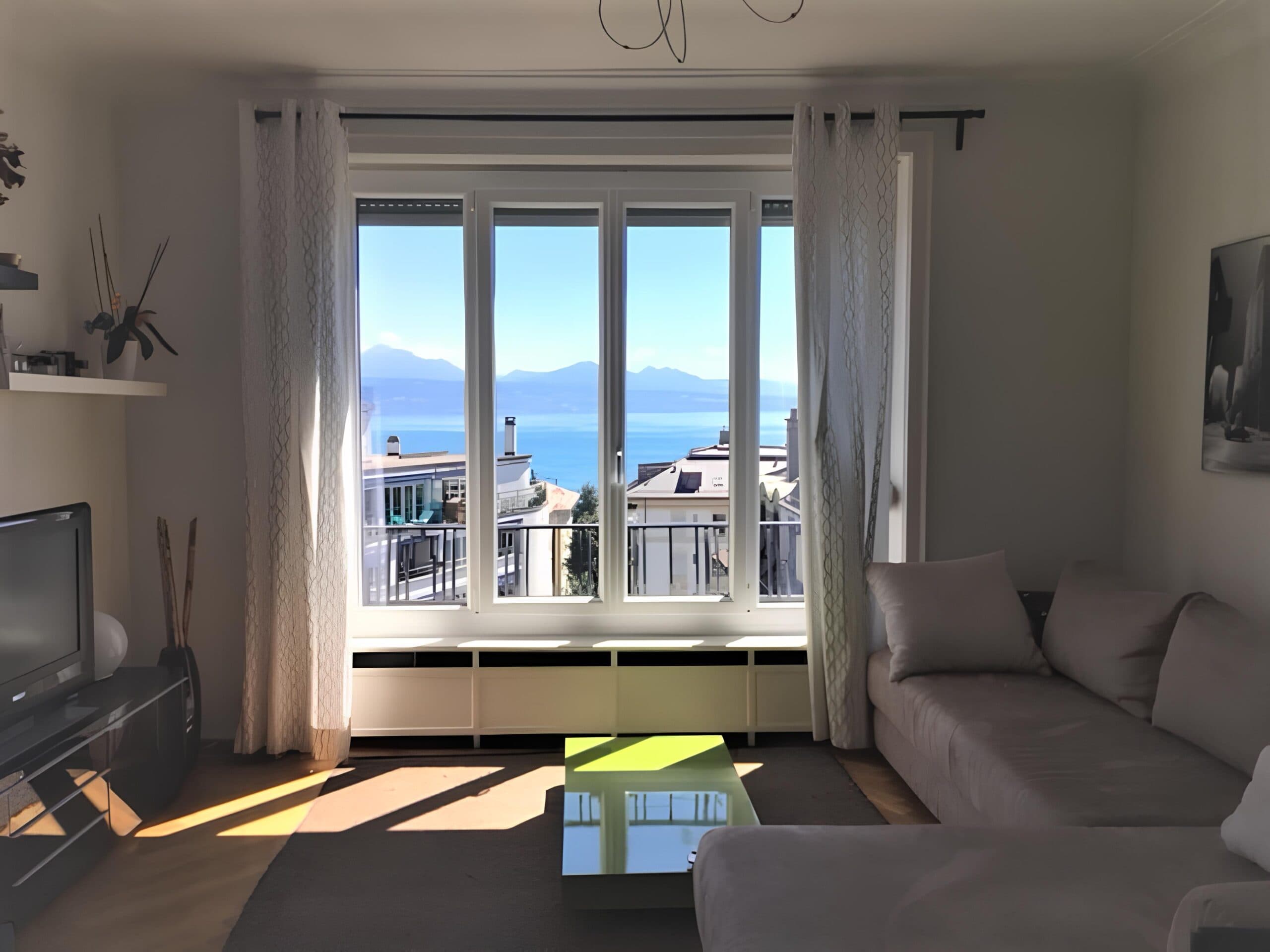 Bright, spacious city-centre apartment with lake view
