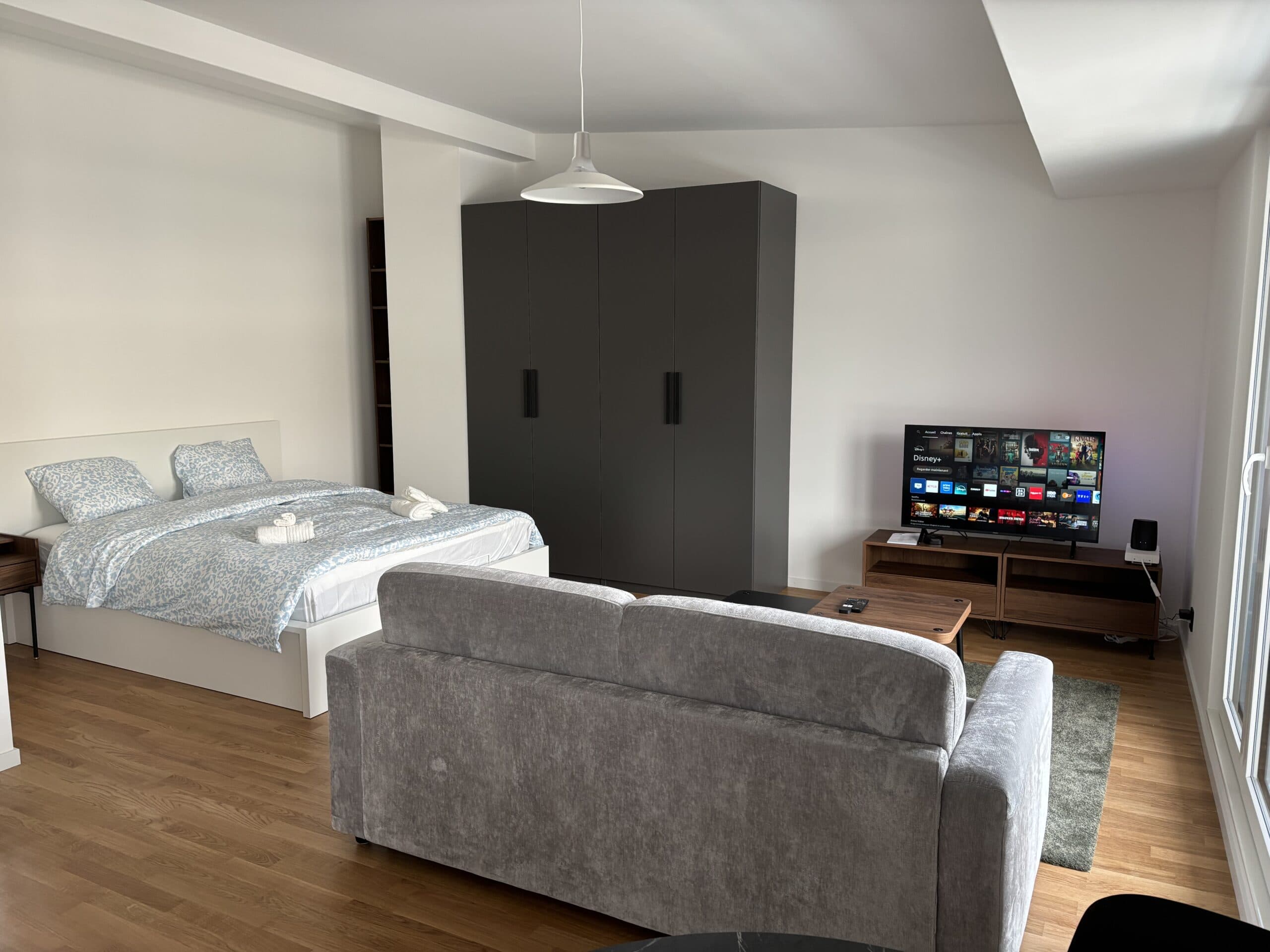 2 minutes walk from Lausanne railway station